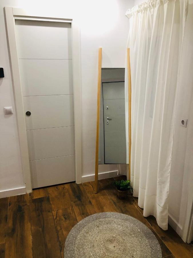 Petit Apartment Los Remedios Sevilla Exteriör bild
