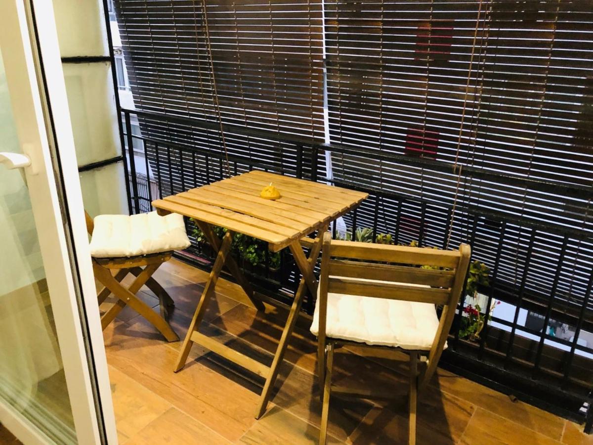 Petit Apartment Los Remedios Sevilla Exteriör bild