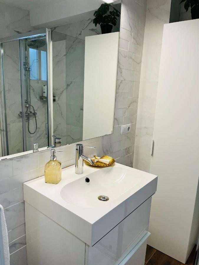 Petit Apartment Los Remedios Sevilla Exteriör bild